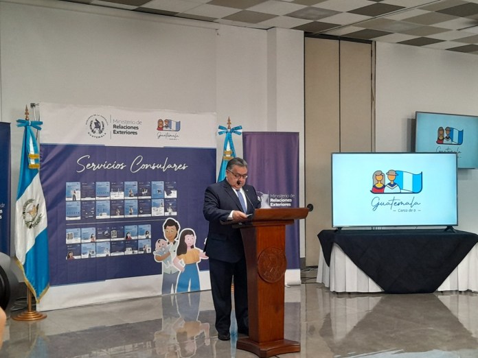 El vicecanciller Eduardo Antonio Escobedo dio a conocer la iniciativa. Foto: AGN/La Hora