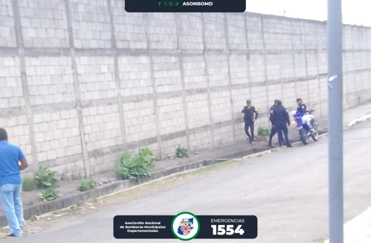 Localizan en una cuneta en Villa Nueva el cuerpo de una persona fallecida. Foto: Bomberos Municipales Departamentales