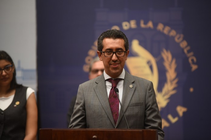 Ministro de Finanzas, Jonathan Menkos. Foto: Fabricio Alonzo/La Hora