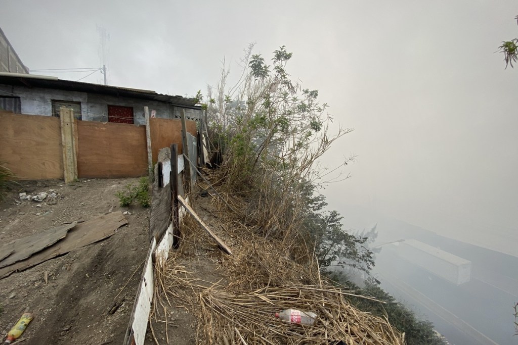 Las familias que viven cerca del vertedero son las más afectadas por el humo tóxico que emana el vertedero. Foto: La Hora / José Orozco.