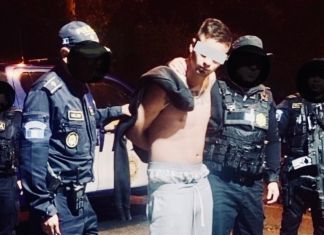 Autoridades capturan a presunto integrante de la Pandilla del Barrio 18 y presunto extorsionista, identificado como Erick "N". Foto: PNC