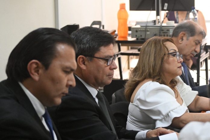 En la foto los cuatro magistrados titualres del TSE, Gabriel Aguilera, Ranulfo Rafael Rojas, Irma Palencia y Mynor Franco. Foto La Hora / AFP