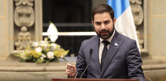 Santiago Palomo, Comisionado contra la Corrupción informa sobre el tablero virtual. (Foto: Gobierno de Guatemala)