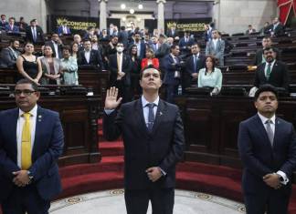 Luis Enrique Ventura Urbina fue juramentado como nuevo diputado al Congreso de la República, en sustitución de Ana Patricia Orantes Thomas en la Bancada Semilla. Foto: Congreso/La Hora