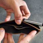 Sé un consumidor inteligente, valora si realmente necesitas lo que vas a comprar, compara precios y calidad. Foto La Hora