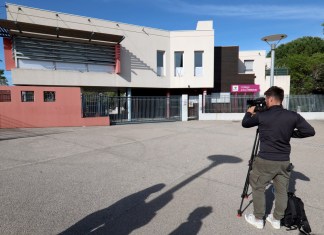 Tres menores, al menos uno de los cuales frecuentaba el mismo establecimiento, fueron detenidos el 3 de abril por intento de asesinato de un menor, según un comunicado de la fiscalía de Montpellier. (Foto de Pascal GUYOT / AFP)