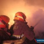 Foto Bomberos Municipales Socorristas trabajan para controlar un incendio en el kilómetro 22.