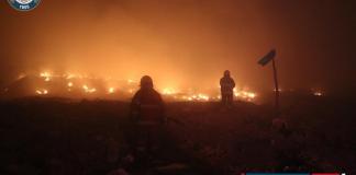 Foto Bomberos Municipales Así se observa el incendio en el vertedero de AMSA, en dónde trabajan socorristas.