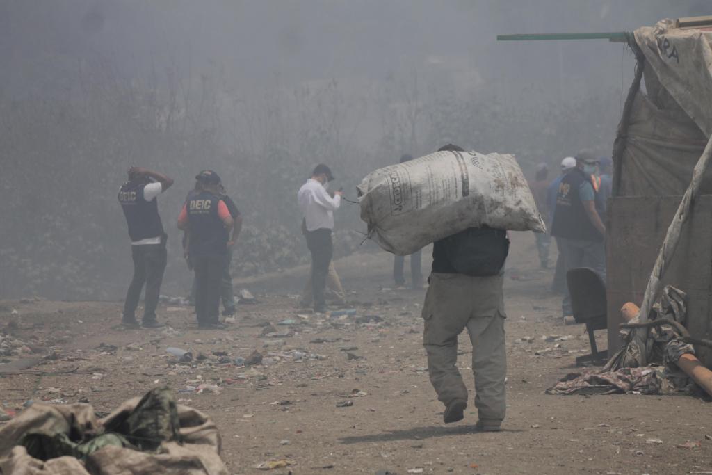 El nuevo incendio en AMSA está causando altos niveles de contaminación del aire. Foto: La Hora / José Orozco.