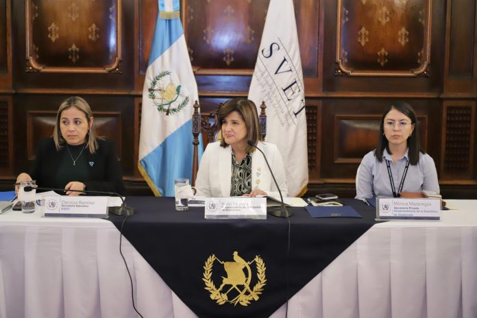 La Vicepresidenta, Karin Herrera, lidera las mesas de trabajo para reformar la Ley del Sistema Penitenciario. Foto: AGN