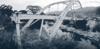 La ministra de Comunicaciones Jazmín de la Vega visitó el puente Concuá en Baja Verapaz que nunca terminó de construirse y en su lugar se colocó uno tipo Bailey. Foto / CIV.
