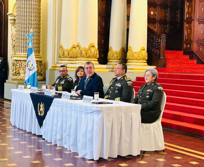 La política militar de la mujer se presentó con la presencia del presidente Bernardo Arévalo. 