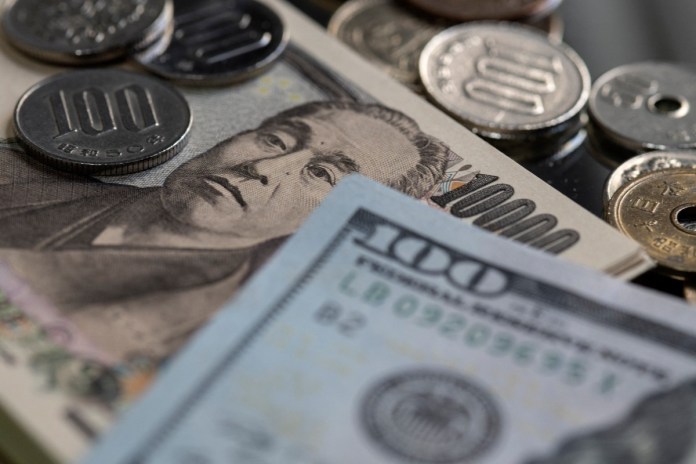 Proyecciones del Banguat estiman que para el 2024 el ingreso de divisas por concepto de remesas familiares podría alcanzar la cifra de US$21,685.4 Foto: La Hora/ Richard A. Brooks / AFP)