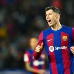 El delantero polaco #09 del Barcelona, ​​Robert Lewandowski, reacciona durante el partido de fútbol de la liga española entre el FC Barcelona y la UD Las Palmas en el Estadi Olimpic Lluis Companys de Barcelona el 30 de marzo de 2024. (Foto de PAU BARRENA / AFP)