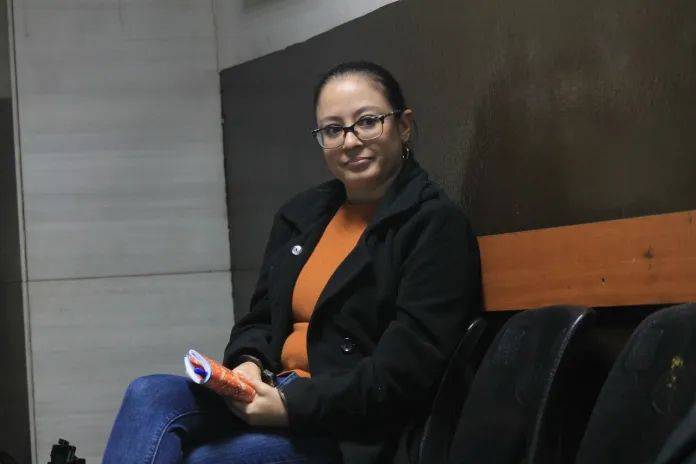 La fiscal Lesly Anahí Pineda en el edificio de Torre de Tribunales. 
