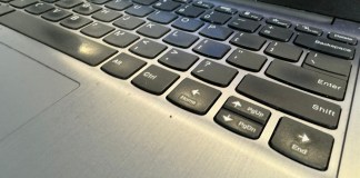 El teclado de la computadora debe ser limpiado por lo menos una vez por semana. (Foto La Hora: Marysabel Aldana)