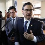 Julio Saavedra, Procurador General de la Nación, y el Secretario General de la Presidencia, Juan Gerardo Guerrero, presentaron una solicitud de retiro de antejuicio el 29 de febrero, en contra de la fiscal Consuelo Porras. Foto: La Hora / Diego España.