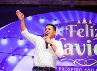 Las diligencias para esclarecer la muerte del alcalde Dany Chavajay comenzaron a eso de las 20:00 horas, con casi 12 horas, aún no han concluido. Foto La Hora: Franciss Daniel Chavajay Herrera