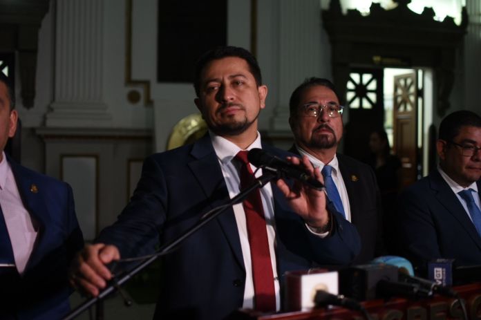 El presidente del Congreso, Nery Ramos, confirmó que se conformarán dos comisiones pesquisidoras contra magistrados del TSE. Foto: Fabricio Alonzo/La Hora