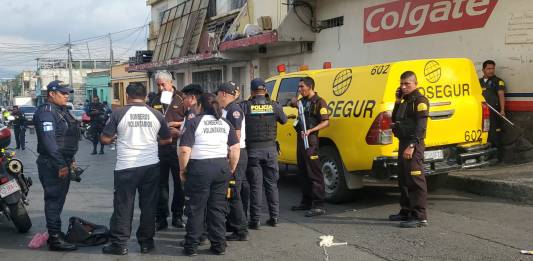 En el lugar del ataque, colonia Quinta Samayoa, murió el agente de la PNC Eder Adelso Escobar.