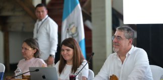 Durante la reunión con los alcaldes de Alta Verapaz, Bernardo Arévalo habló sobre la cooperación permanente entre Gobierno y los alcaldes. Foto: Gobierno de Guatemala/La Hora