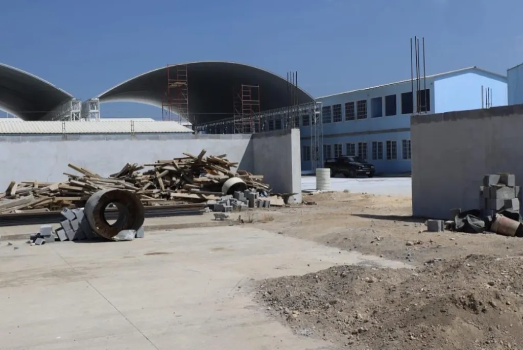 Las escuelas bicentenario se encuentran a medio construir pese a que ya fue pagado más del 90% de los contratos. Foto: CIV/La Hora