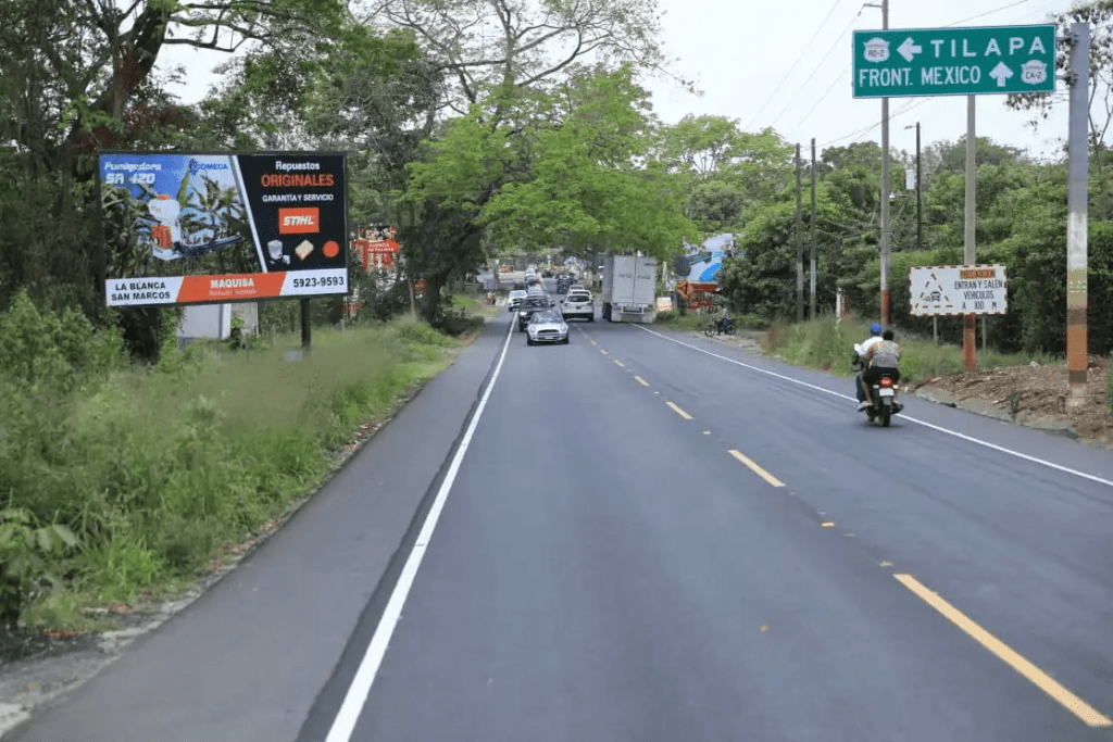 Tramo de la ruta CA2 occidente, que permanece de dos carriles lo que causa, en ciertos puntos, embotellamientos de hasta tres horas. Foto: Agencia Guatemalteca de Noticias./La Hora