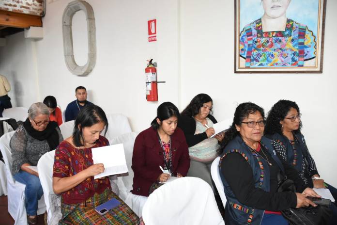 Solo comadronas adscritas al MSPAS podrán notificar. (Foto: Renap)