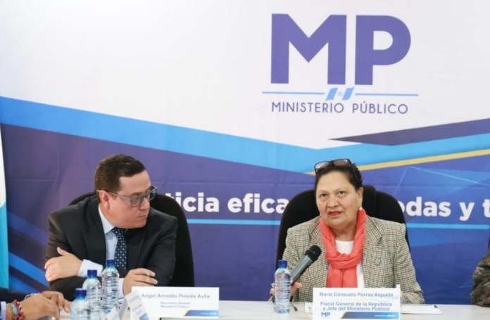 Una de las pocas apariciones de Porras, en 2024, junto con el secretario general Ángel Pineda. Foto: MP. 