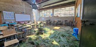 Una escuela en Alta Verapaz sufrió daños por las lluvias y fuertes vientos. (Foto: Conred)