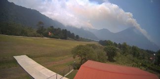 La Conred informó sobre un incendio en el volcán de San Pedro, en jurisdicción de Santiago Atitlán. Foto: X de Clima Guatemala
