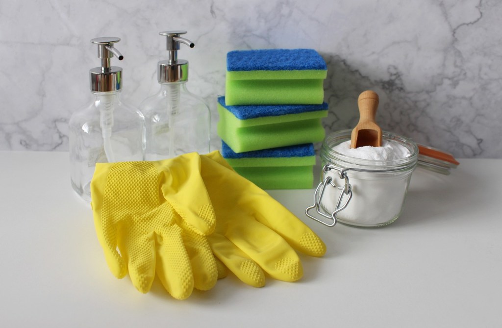 Una de las propiedades del bicarbonato es en la limpieza del hogar. (Foto La Hora: Monfocus en Pixabay)