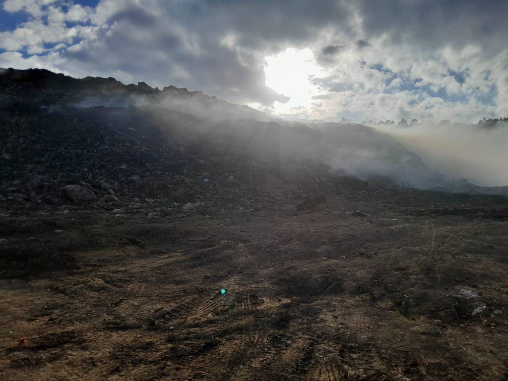 La Conred informó que el 88 % del incendio ha sido extinguido, pero la labor del sistema aún es larga.FOTO Conred