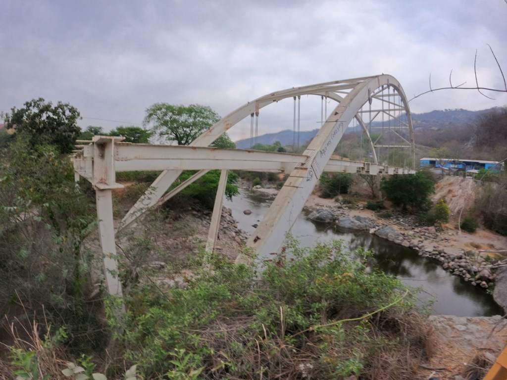 La obra tiene 11 años sin terminarse. Foto La Hora: Micivi