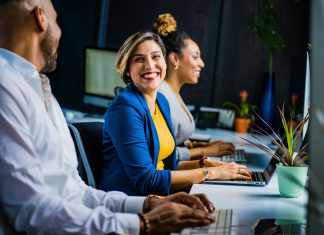Las empresas solicitan referencias para saber la adaptabilidad de un colaborador. Foto La Hora: Jopwell en Pexels