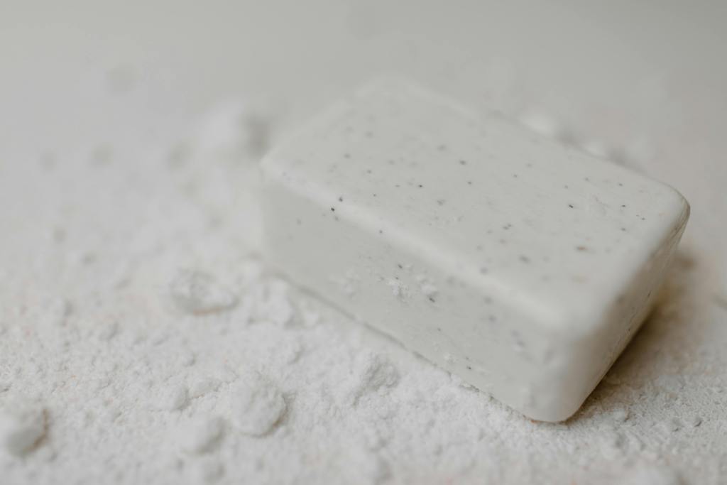 El jabón es uno de los productos que le pueden ayudar para evitar el molesto sonido. (Foto La Hora: Tara Winstead en Pexels)