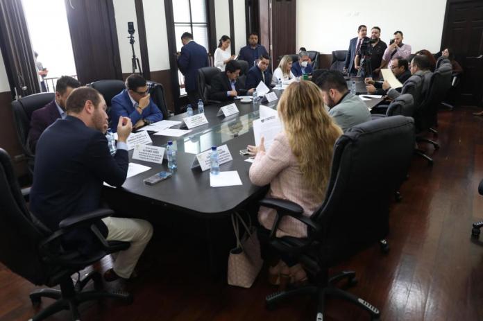 La Comisión de Reformas al Sector Justicia sostuvo una reunión con motivo de conocer y dar dictamen a la iniciativa 5600, para modificar el Código Civil. Foto: Congreso