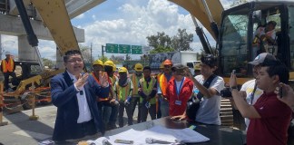 El vocero de CEBCO, Carlos Sandoval, dijo que reanudarán los trabajos de construcción. Foto: La Hora, José Orozco.