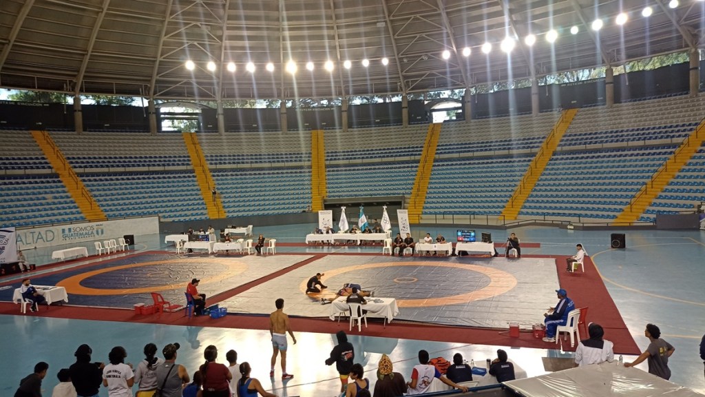 El torneo será el viernes 7 y sábado 8 de junio, y habrá cuatro áreas de competencia, es decir, lonas. Foto: Federación Deportiva Nacional de Luchas.