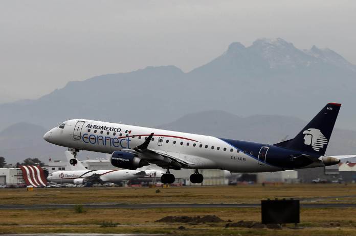 Avión de Aeroméxico en el Aeropuerto Internacional de Ciudad de México (México). EFE/José Méndez