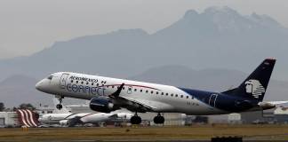 Avión de Aeroméxico en el Aeropuerto Internacional de Ciudad de México (México). EFE/José Méndez