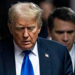 El expresidente estadounidense Donald Trump llega al juzgado mientras el jurado de su juicio penal está programado para continuar las deliberaciones en la Corte Suprema del Estado de Nueva York en Nueva York, EE.UU. EFE/Justin Lane