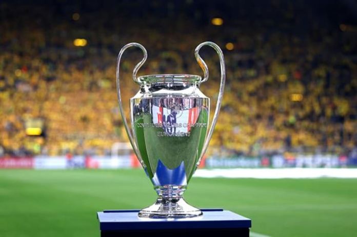 El trofeo de la Liga de Campeones de la UEFA se exhibe antes de la semifinal de la Liga de Campeones de la UEFA (Liga de Campeones, Alemania, Rusia) EFE/EPA/CHRISTOPHER NEUNDORF