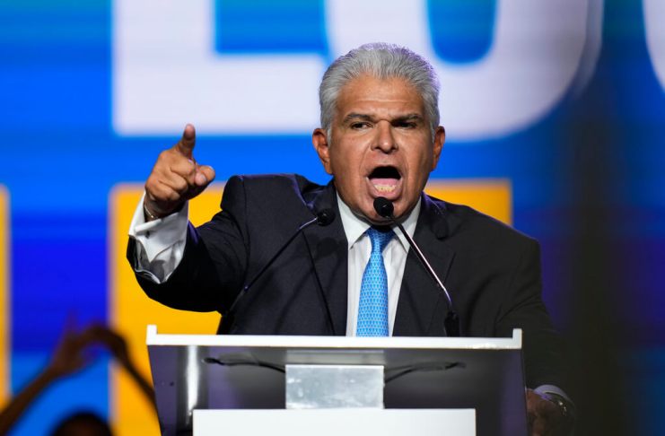 José Raúl Mulino, candidato presidencial de Realizando Metas, se dirige a sus simpatizantes. (AP Foto/Matías Delacroix)