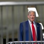 El expresidente Donald Trump afuera del tribunal en Manhattan. (Justin Lane/Pool Photo via AP)