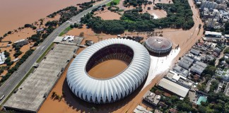 El estadio Beira Rio inundado después de fuertes lluvias en Porto Alegre, estado de Rio Grande do Sul, Brasil, el martes 7 de mayo de 2024. (Foto AP/Carlos Macedo)