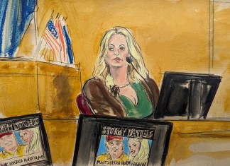 Stormy Daniels testifica en el estrado de los testigos. (Elizabeth Williams vía AP)