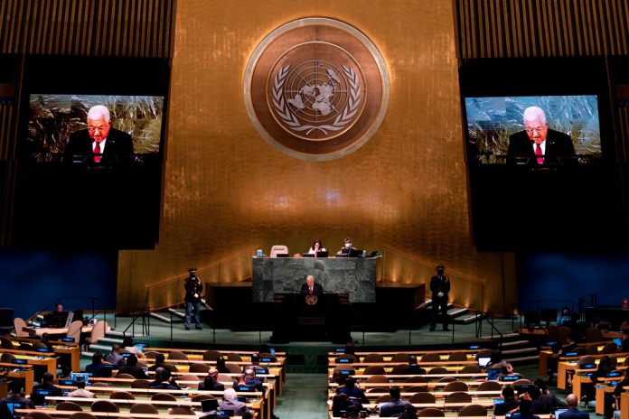 ARCHIVO - El presidente palestino Mahmud Abás toma la palabra durante la 77ma sesión de la Asamblea General de Naciones Unidas, el 23 de septiembre de 2022, en la sede de la ONU. (AP Foto/Julia Nikhinson, archivo)