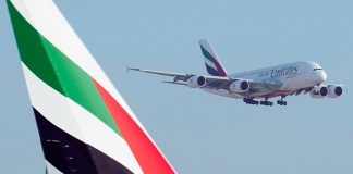 Un avión jumbo Airbus A380 de Emirates aterriza en el Aeropuerto Internacional de Dubái, el 9 de septiembre de 2022. (Foto AP/Jon Gambrell, Archivo)