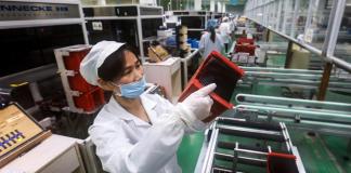 Foto tomada en una fábrica en Jiujiang, en la provincia Jiangxi, China, el 16 de marzo de 2018.. (Chinatopix via AP)